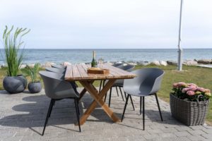 záhradná sivá jedálenská stolička