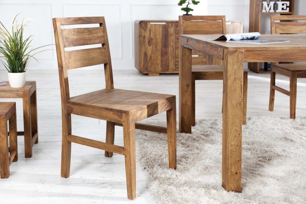 drevená jedálenská stolička