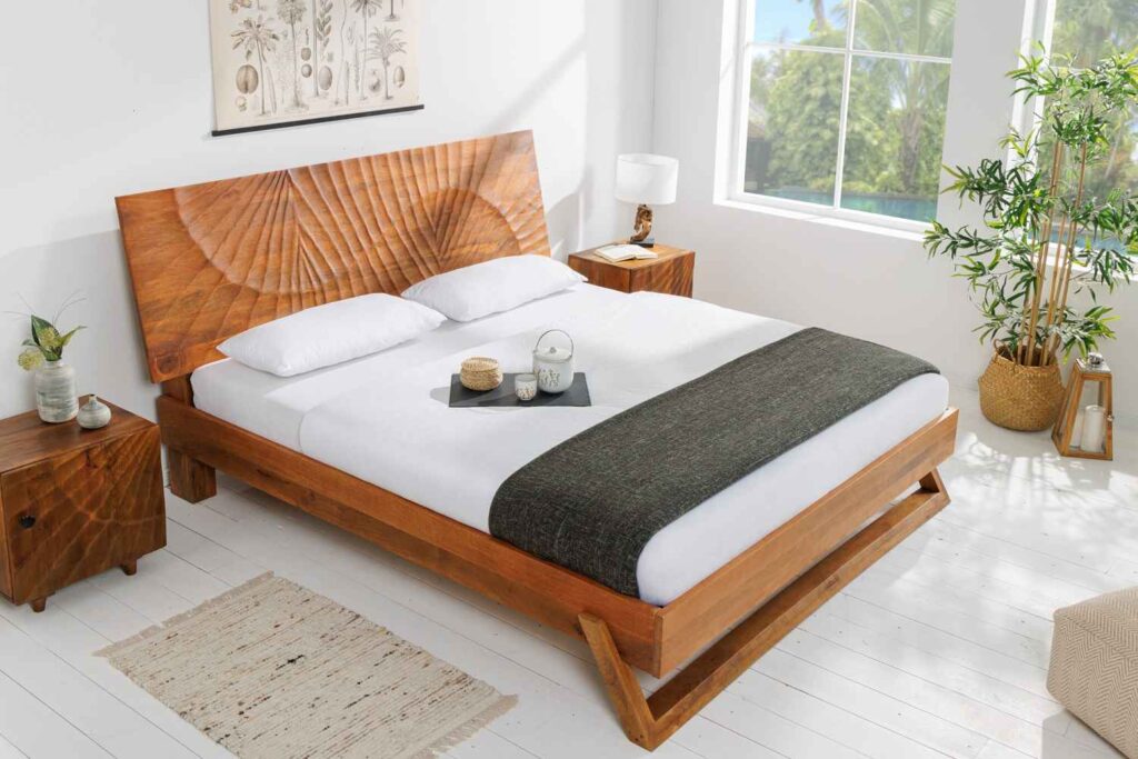 Boho drevená manželská posteľ