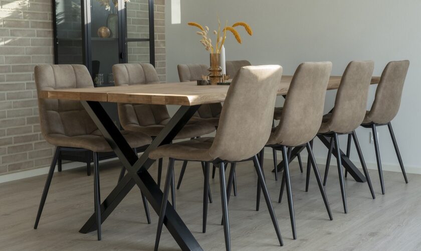 dizajnovy-jedalensky-stol-jonathon-300-cm-prirodny-dub